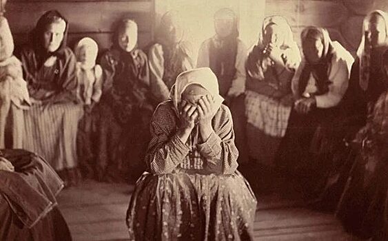 Плакальщицы: зачем на похоронах в дохристианской Руси женщины кричали и рвали одежду