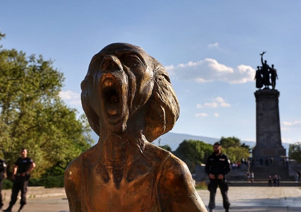 Жителей Болгарии напугала новая скульптура «Крик украинской матери»
