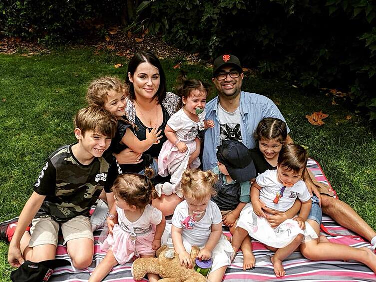 Редкий снимок. Семья в полном составе: Ким со своим мужем, их общие дети и ребенок Кимберли от предыдущих отношений Курт (крайний слева).