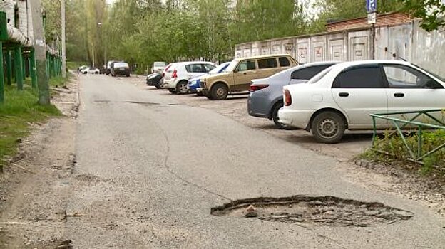 Пензенцы рискуют колесами машин, передвигаясь по улице 8 Марта