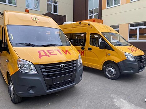 Образовательный центр №5 Челябинска получил два микроавтобуса для транспортировки учеников