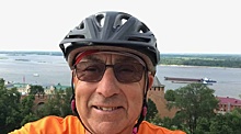 «Плохие дороги и жалкие кафе». 70-летний англичанин проехал на велосипеде через Нижний Новгород