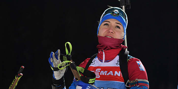 На машину Маргариты Васильевой упал мужчина, попытавшийся забраться на второй этаж дома