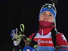 На машину Маргариты Васильевой упал мужчина, попытавшийся забраться на второй этаж дома