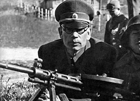 За что Гитлер не любил предателя Власова