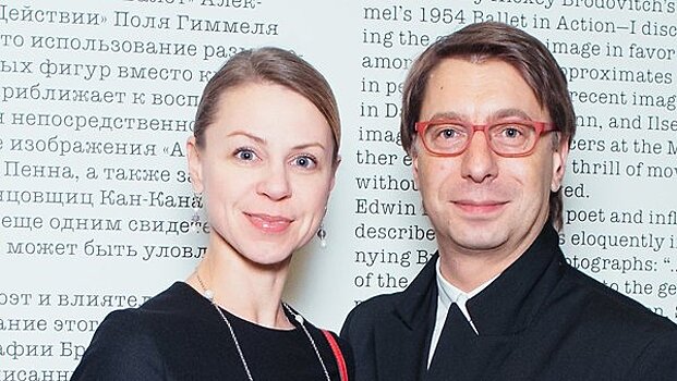 Михаил Зеленский с женой посетил вернисаж