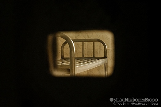 В Екатеринбурге мужчина совратил маленькую девочку в подъезде