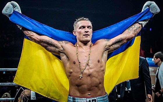 Украинец Усик победил в Лондоне. Он издевался над соперником почти весь бой