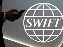 Песков не стал исключать угрозы отключения России от SWIFT