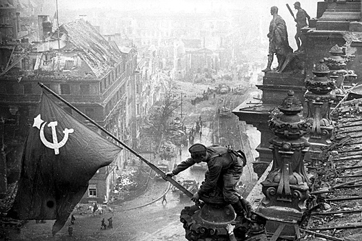 Как 1 мая 1945 года советские воины водрузили Знамя Победы над Рейхстагом