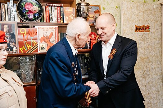 В Пушкинском округе поздравили ветерана Великой Отечественной войны Владимира Телушкина с Днем Победы