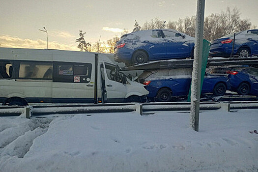 Автовоз с новыми Lada Vesta попал в ДТП во Владимирской области