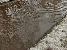 В кировских дворах стоят огромные лужи
