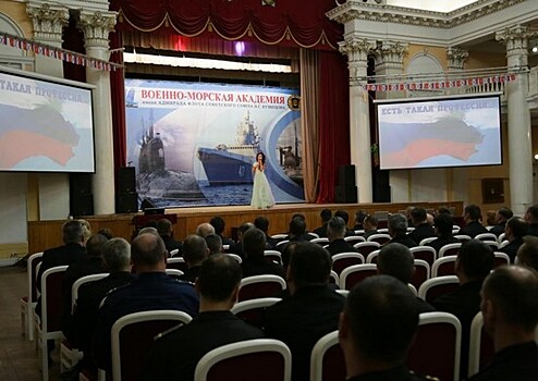 Известные российские артисты выступили перед офицерами и курсантами ВМФ в Санкт-Петербурге
