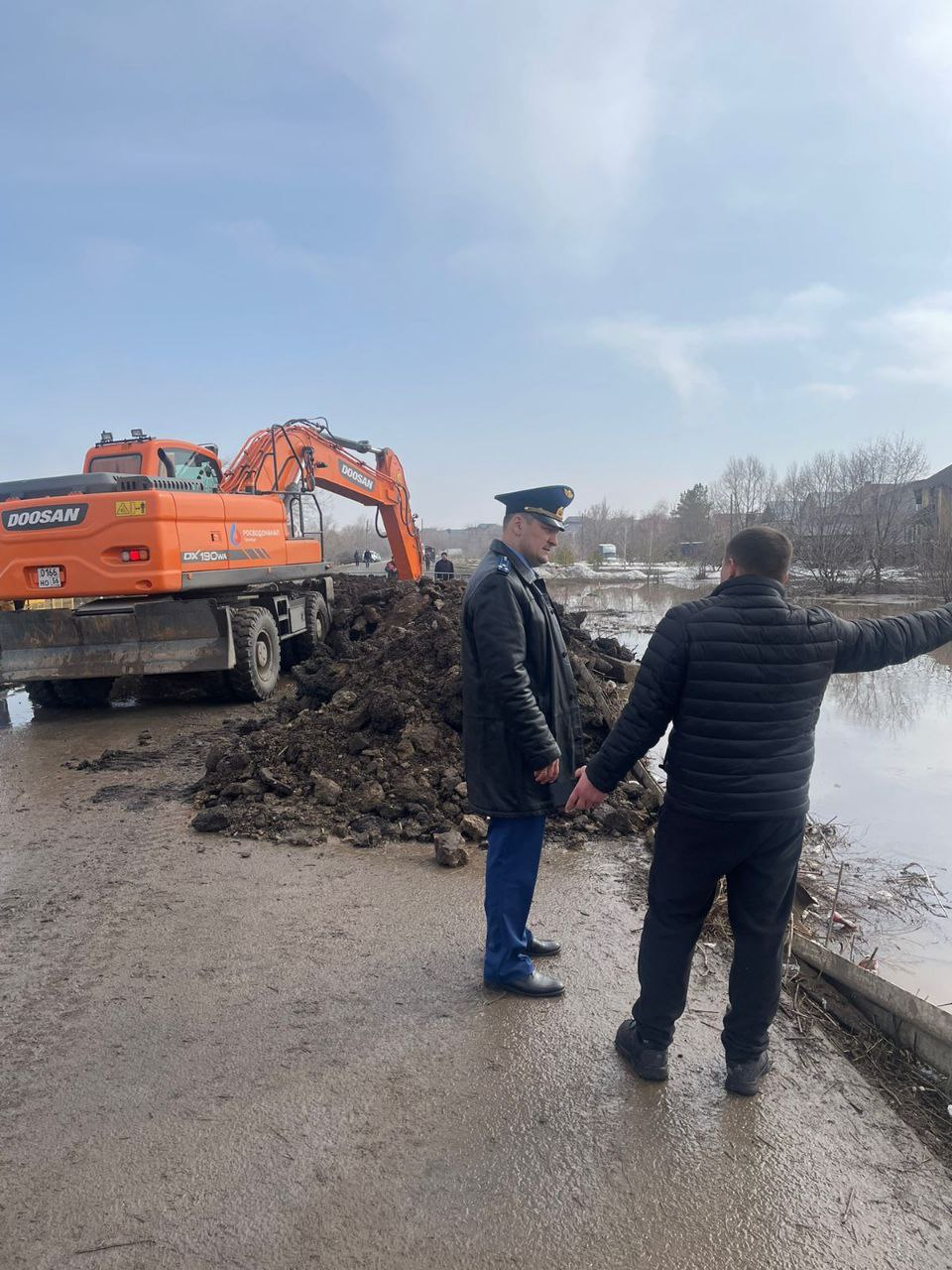 Прокурор Оренбурга Виталий Чатарев выехал на место подтопления в Авиагородок