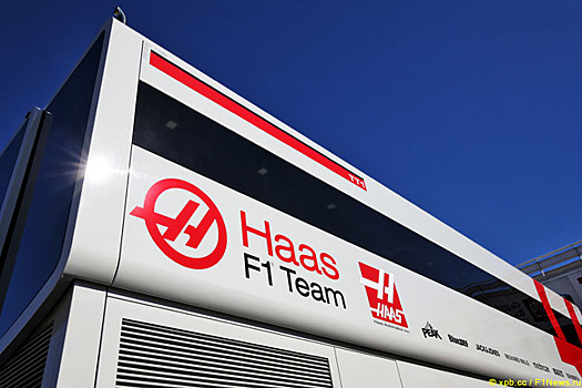 Грузовики с оборудованием Haas покинули Зандфорт