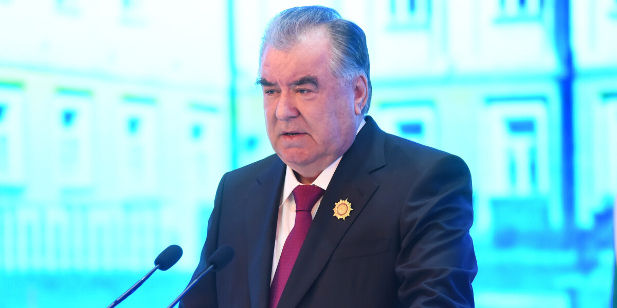 Эмомали Рахмон: Малообеспеченным семьям Таджикистана увеличат пособия
