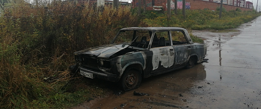 В Глазове задержали подозреваемого в поджоге машины