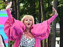 «Тюнингованная старушка!» Певица Валерия высказалась о пластике