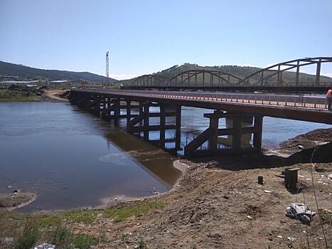 Строительство временного моста через Ингоду в Дарасуне подходит к завершению