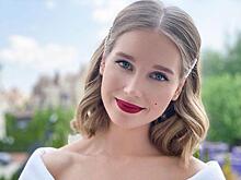 «Смело, дерзко, горячо»: Асмус в мини-шортах и ботинках-казаках похвасталась новым проектом