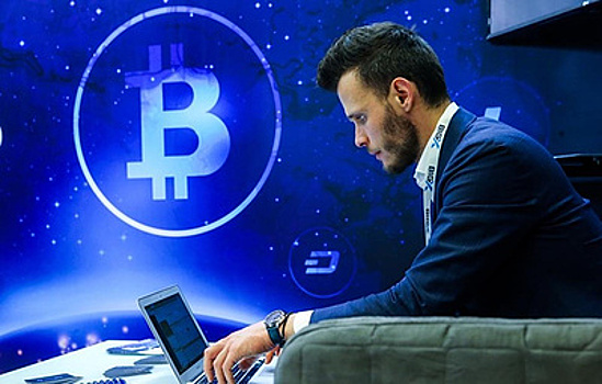 Стоимость биткойна превысила $100 тыс. впервые с 19 декабря