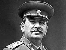 Сталин – это шаурма, водка, двери и метро: как россияне зарабатывают на имени вождя