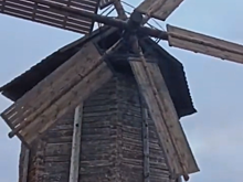 Отреставрированная ветряная мельница заработала в музее-заповеднике «Лудорвай»