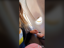 Спортсменка возмутилась поведением авиапассажира и сняла свою месть на видео