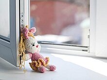 Маленькая девочка выпала из окна 8 этажа в Нефтеюганске