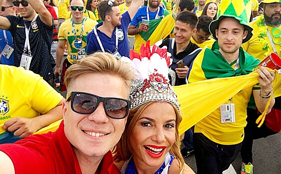 «Ты меня уважаешь?» Бразильские фанаты разрывают Ростов русскими народными танцами и карнавалом
