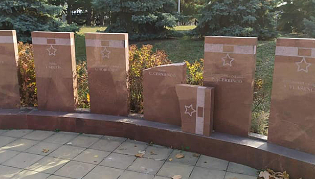 В Кишиневе вандалы разбили памятник Герою Советского Союза Георгию Черниенко