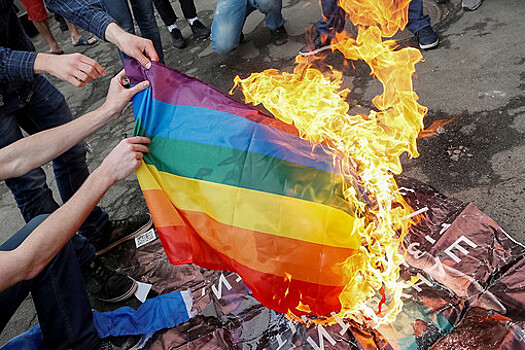 В Германии игрок отказался носить радужную повязку в поддержку ЛГБТ