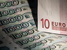 Рубль подешевел к евро, рынок остается вялым в преддверии важных событий