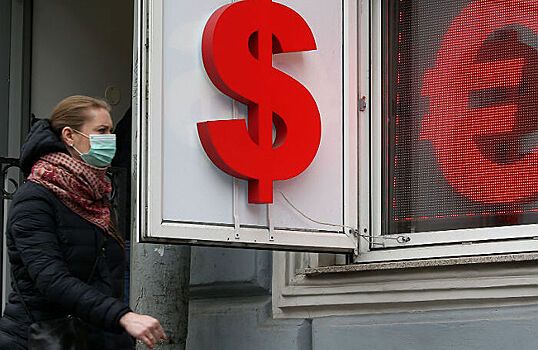 Доллар ниже 70 рублей впервые с 6 марта. Пора ли покупать валюту?