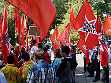 Краснодарские коммунисты провели митинг против нечестных выборов. Фоторепортаж