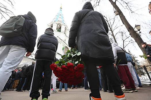 Бывшая жена и родители пришли проститься с Пашей Техником