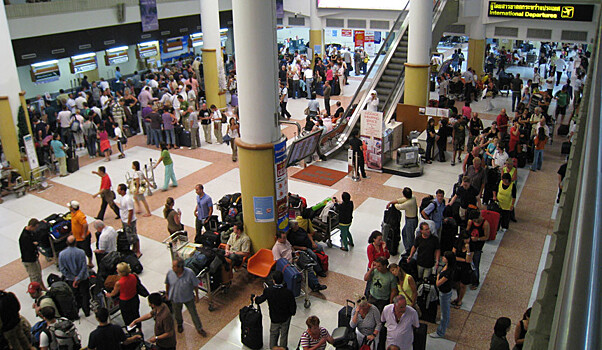 Туристы жалуются на очереди в аэропорту Пхукета