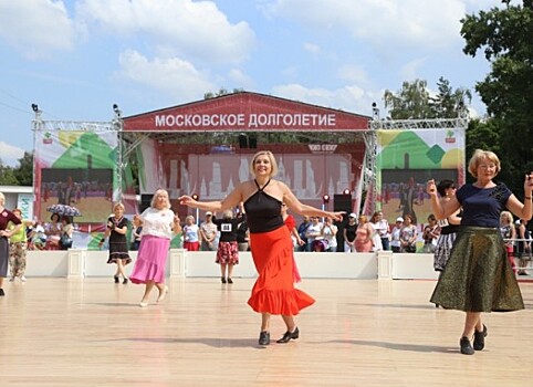 «Долголеты» Москвы освоили новые танцевальные техники