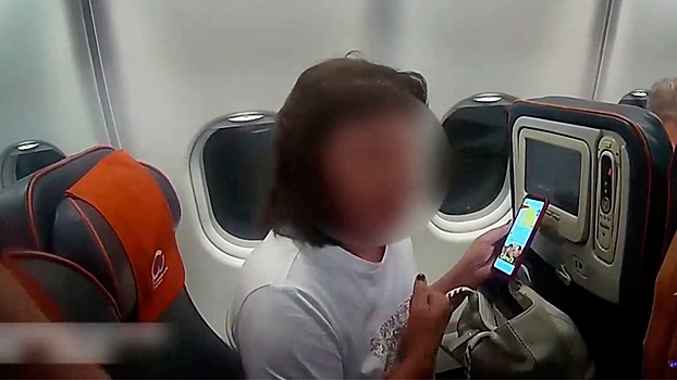«Дураки какие»: пассажирка рейса Москва - Анталья устроила дебош перед вылетом