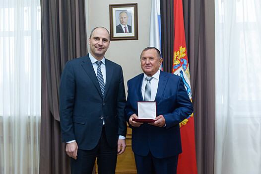 Губернатор Оренбуржья вручил жителям региона областные награды