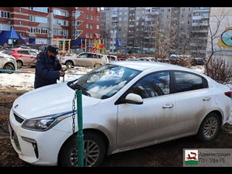 Мэр Уфы призвал на борьбу с парковкой на газонах, отметив, что мест для машин «вполне хватает»