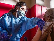 Япония планирует и дальше наращивать темпы вакцинации от COVID-19