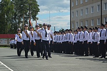 Глава свердловской полиции вручил дипломы выпускникам УрЮИ