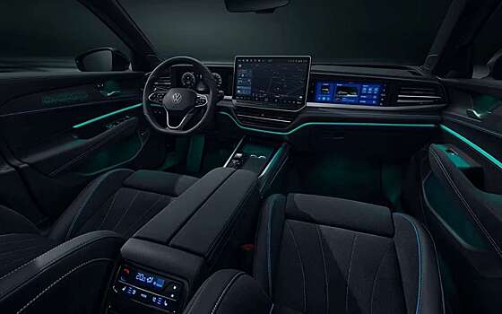 В продажу поступила новая версия Volkswagen Passat с богатым оснащением в базе