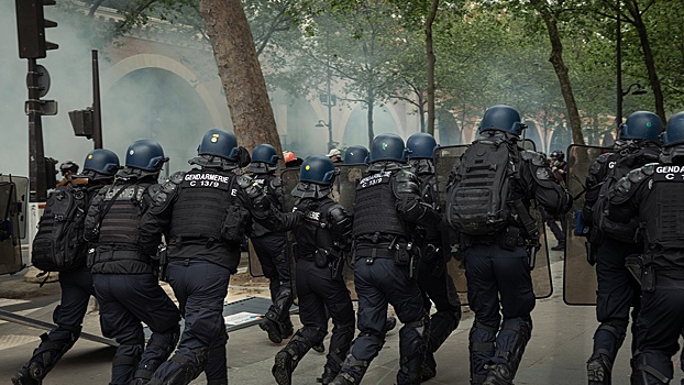 Le Monde: более миллиона человек приняли участие в митингах во Франции
