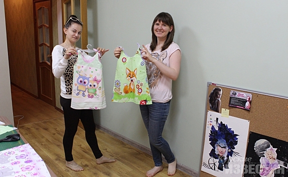 Мастерицы из разных городов шьют одежду для курского дома малютки