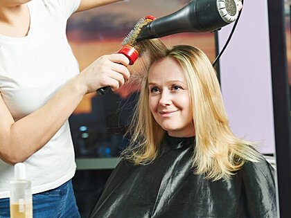 Ученые рассказали об опасности средств для выпрямления волос