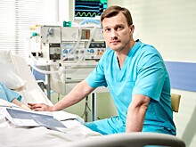 «Я женюсь только в кино»: актер Петр Рыков о независимости, одиночестве и идеальной старости