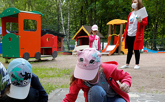 Россиян предложили освободить от платы за детские сады